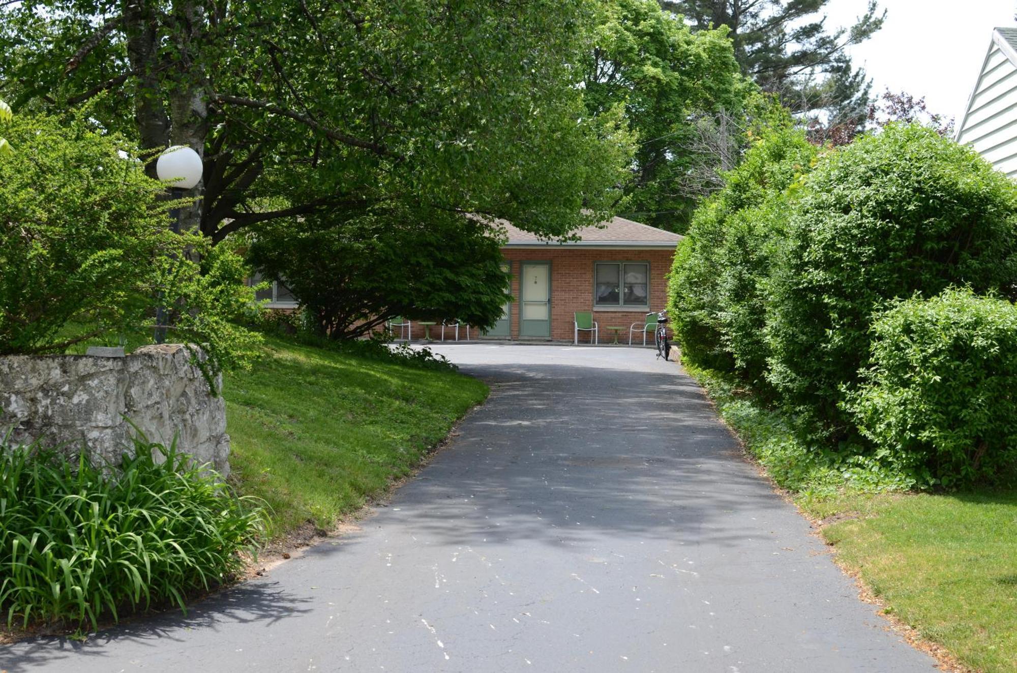 Ludington Blue Spruce Inn Exterior photo